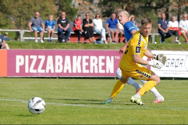 Albert Braut Tjaland có bàn đầu tiên cho đội 1 của Molde Albert Braut Tjaland có bàn đầu tiên cho đội 1 của Molde