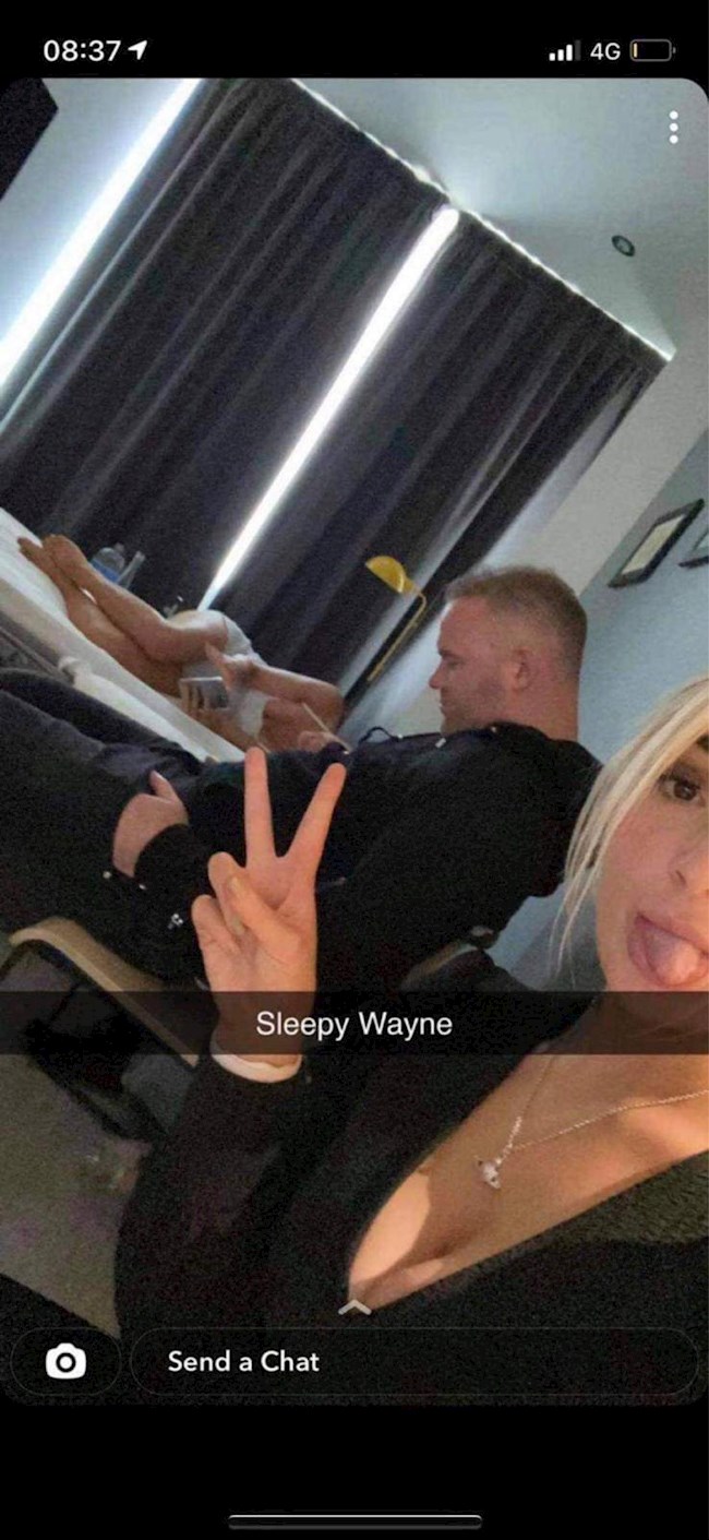 Rooney lộ loạt ảnh vào khách sạn với nhiều cô gái nóng bỏng