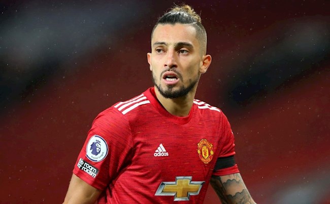 Alex Telles dính chấn thương trong buổi tập của MU