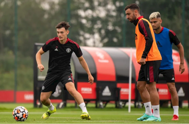 Bruno Fernandes tập luyện trở lại cùng MU