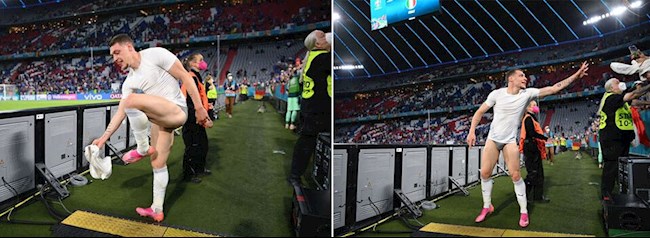 Các cầu thủ Italia cởi quần ăn mừng chiến thắng của đội nhà