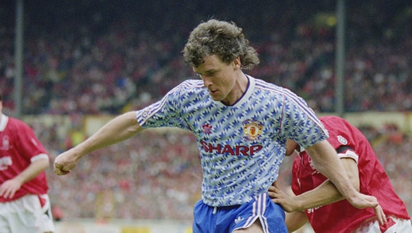 Mẫu áo của MU những năm 1990