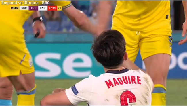 Yarmolenko ngăn đồng đội giúp Maguire