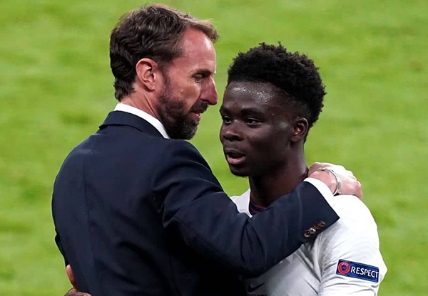 Bukayo Saka đang hồi phục tốt và nhiều khả năng sẽ ra sân trước Đan Mạch