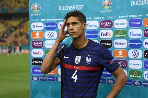 Rio Ferdinand trực tiếp thuyết phục Raphael Varane đến MU