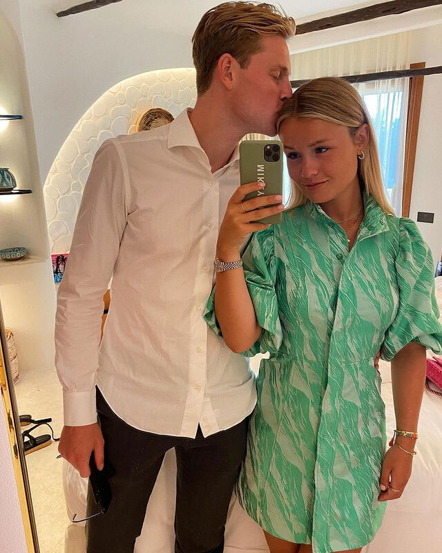 Cặp sao Hà Lan đi du lịch cùng bạn gái Cặp sao Hà Lan đi du lịch cùng bạn gái