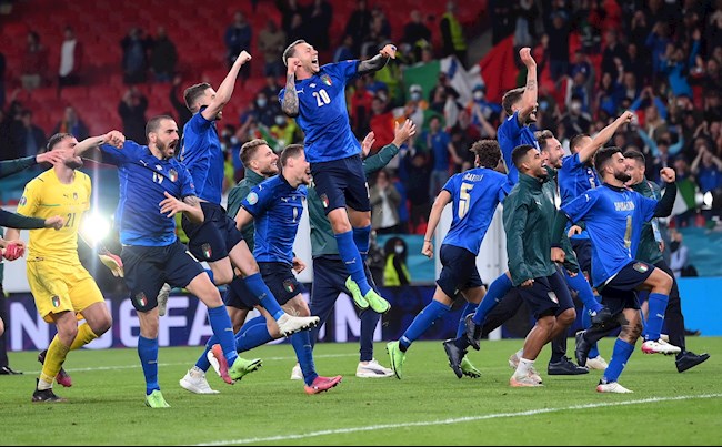 Italy vào chung kết Euro lần đầu tiên sau 9 năm.