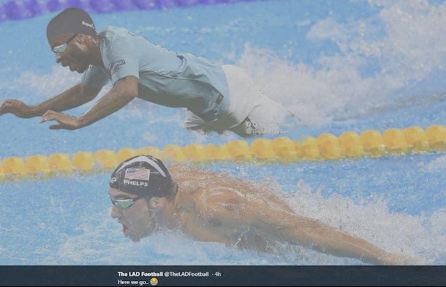 Cú ngã của số 10 được so sánh với VĐV bơi lội