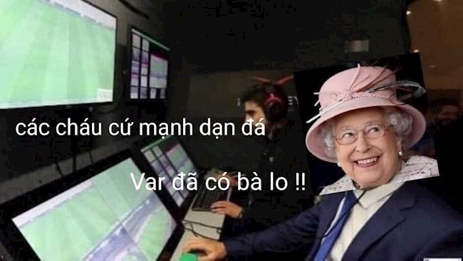 ẢNH CHẾ: Raheem Sterling bay giữa ngân hà, trọng tài chính xuất sắc nhất trận