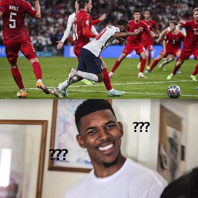 Nhiều người cho rằng Raheem Sterling đã ăn vạ và qua mặt thành công tổ trọng tài