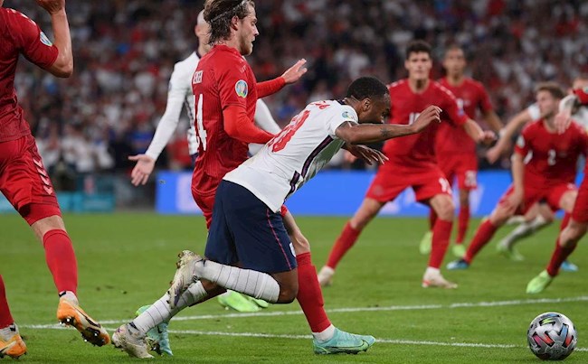 Sterling có nên học theo Văn Toàn?