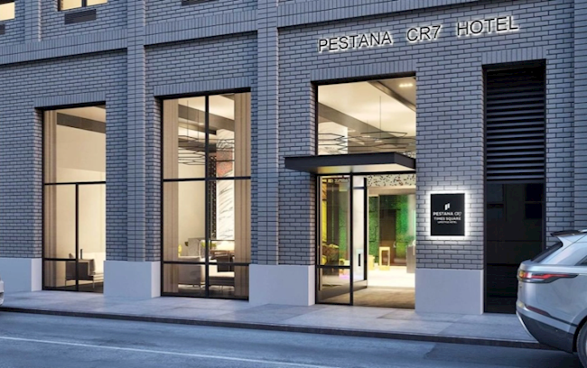 Ronaldo khai trương khách sạn mới