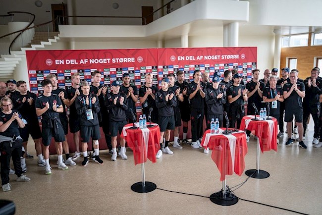 Đan Mạch về nước