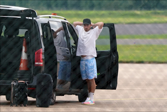 Jack Grealish trở lại nước Anh Jack Grealish trở lại nước Anh