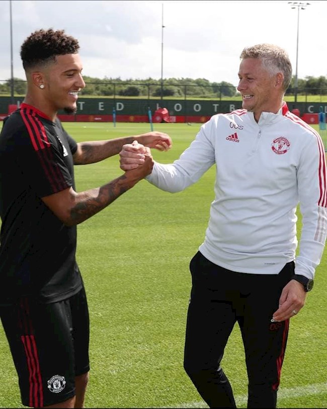Jadon Sancho bước vào tập luyện cùng MU