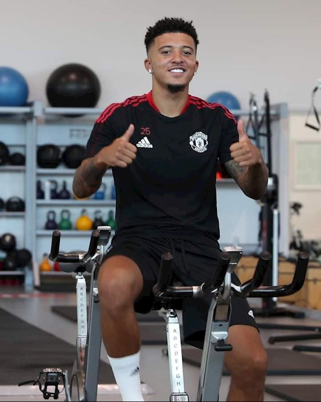 Jadon Sancho bước vào tập luyện cùng MU