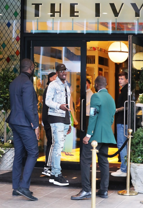 Paul Pogba đến nhà hàng