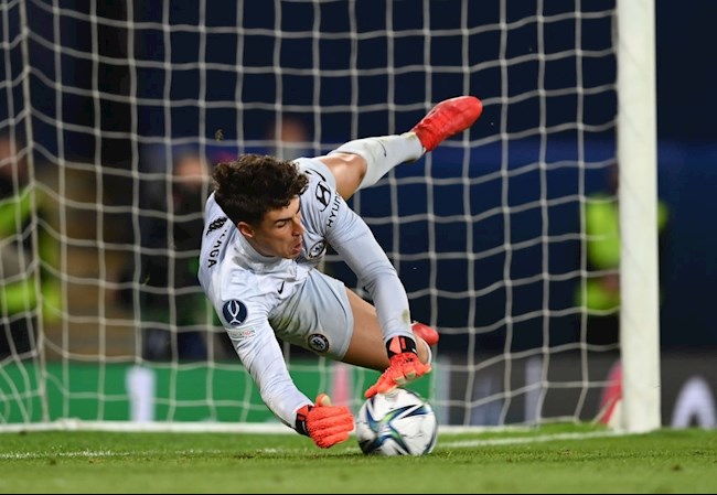 Kepa vào sân bắt penalty