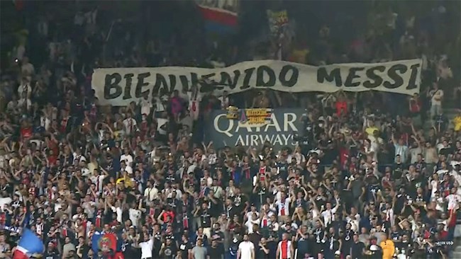 Các CĐV PSG thực sự phấn khích khi chứng kiến Messi hiện diện ở sân Công viên các Hoàng tử. Tuy vậy, PSG chưa vội sử dụng siêu sao 34 tuổi để anh có thêm thời gian dưỡng sức.