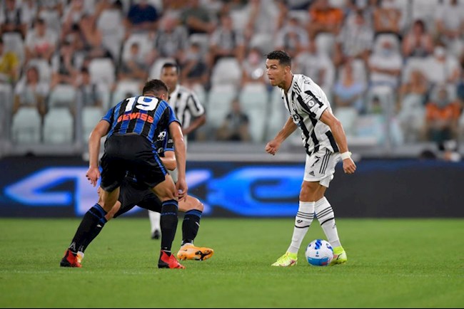 Ronaldo đá chính trước Atalanta