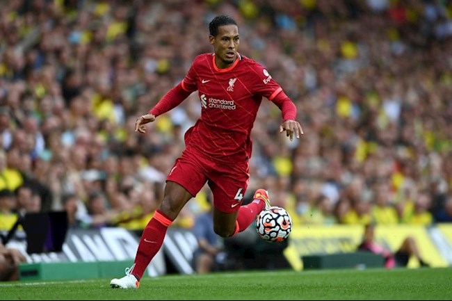 Virgil van Dijk sắp phải chơi 13 trận trong vòng 2 tháng