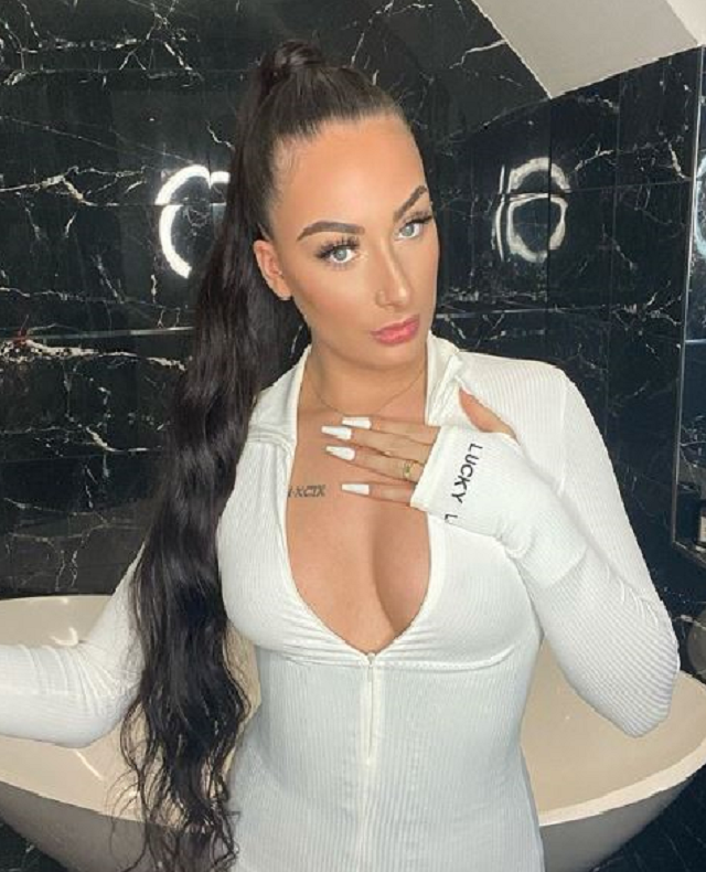 Cô bạn gái nóng bỏng của Tammy Abraham