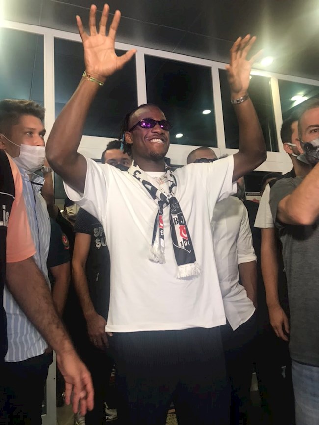 Michy Batshuayi ký hợp đồng với CLB Besiktas Michy Batshuayi ký hợp đồng với CLB Besiktas