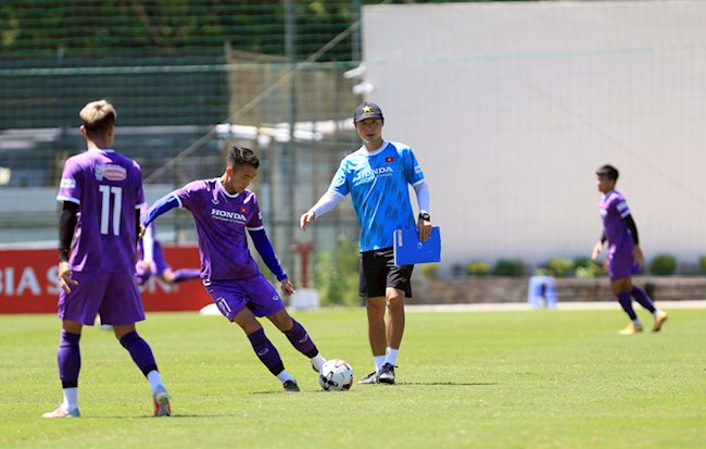 Trợ lý Kim Han-yoon cho ĐT U22 Việt Nam rèn thể lực giữa trưa nắng Trợ lý Kim Han-yoon cho ĐT U22 Việt Nam rèn thể lực giữa trưa nắng