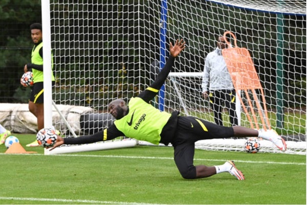 Chưa ra mắt Chelsea, Lukaku đã “tấu hài”