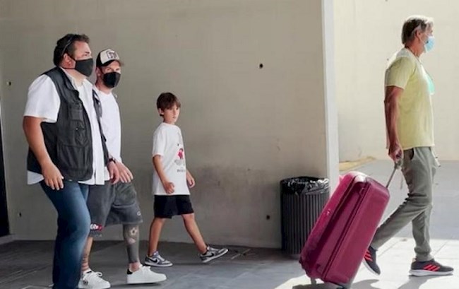 Messi và Neymar có mặt ở Barcelona trong ngày PSG đại thắng