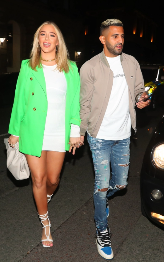 Riyad Mahrez và bạn gái chạm mặt Jack Grealish ở khách sạn Riyad Mahrez và bạn gái chạm mặt Jack Grealish ở khách sạn