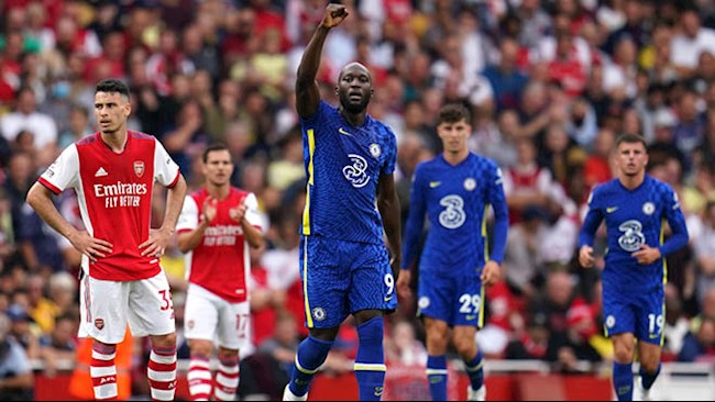 Chelsea đánh bại Arsenal 2-0 trên sân Emirates