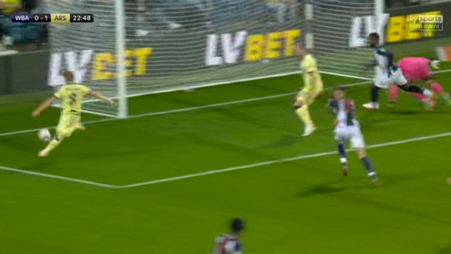 Martin Odegaard bỏ lỡ cơ hội ngon ăn