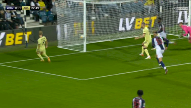 Martin Odegaard bỏ lỡ cơ hội ngon ăn