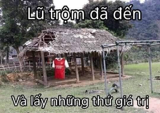Kẻ trộm vào nhà và lấy đi tất cả, nhưng từ chối mang đi áo đấu của Arsenal Kẻ trộm vào nhà và lấy đi tất cả, nhưng từ chối mang đi áo đấu của Arsenal