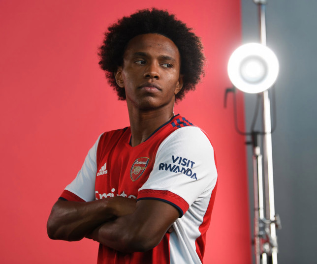 Willian sắp rời Arsenal