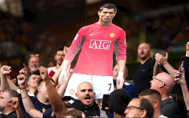 Pogba: Ronaldo là huyền thoại của Man United