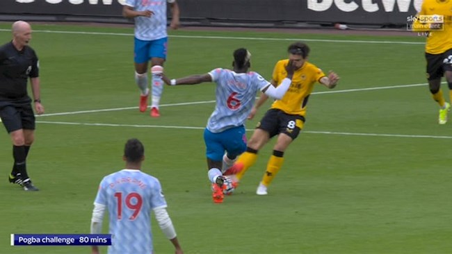 Tranh cãi nảy lửa xung quanh pha vào bóng của Pogba với Neves