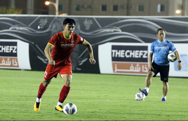 Quế Ngọc Hải rèn khả năng sút phạt đền