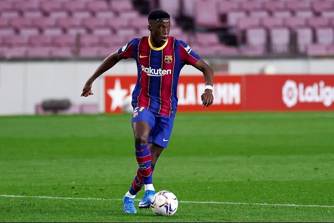 Barca đang trừng phạt sao trẻ Ilaix Moriba.