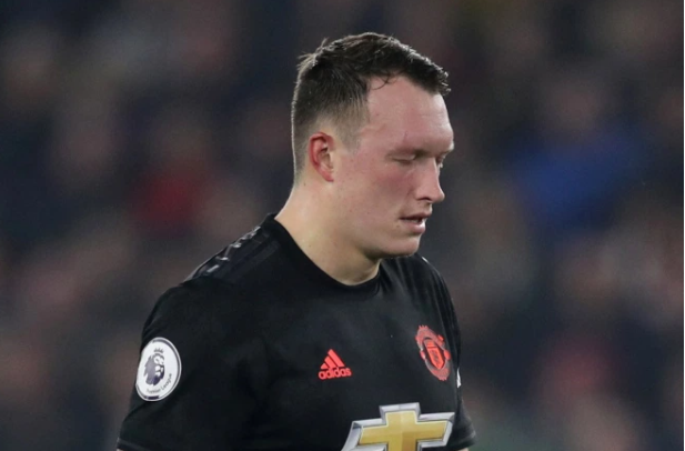 Phil Jones không đá một trận nào ở mùa giải vừa qua vì chấn thương