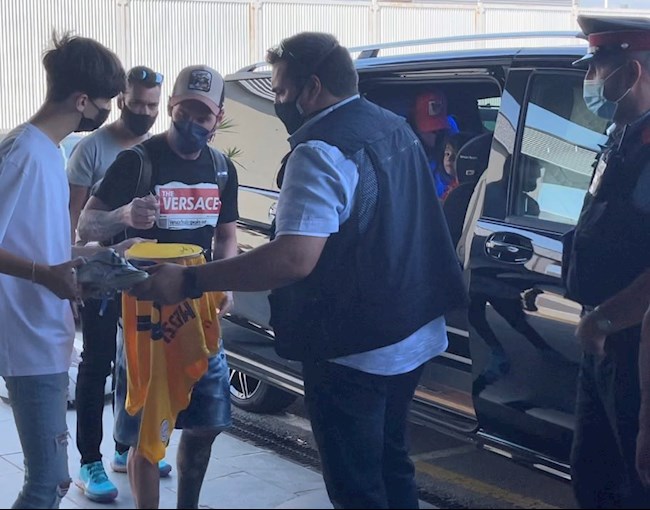 Messi trở lại Barcelona chuẩn bị kí hợp đồng