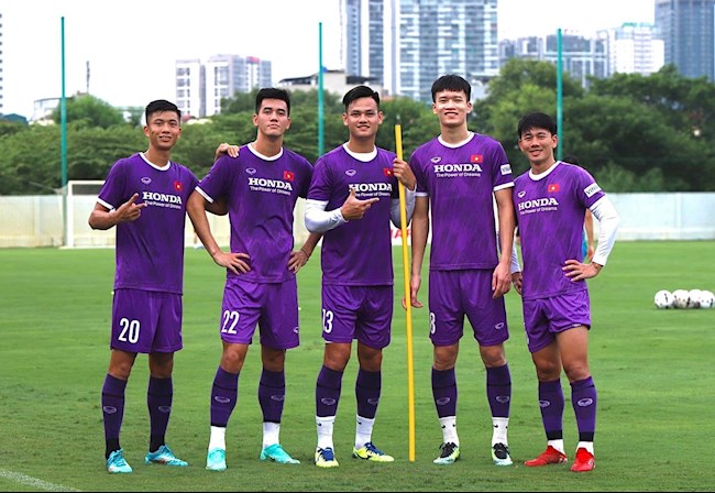 Minh Vương tủi thân khi đứng cạnh các đàn em hình ảnh