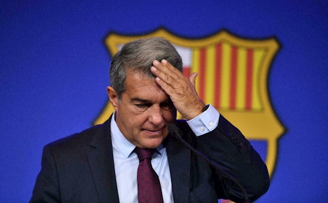 Barca nhận đòn đau: Chưa thể đăng ký tân binh?