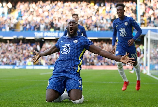 Lukaku đưa Chelsea vươn lên dẫn bàn
