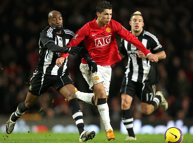 Ronaldo chơi rất tốt trước Newcastle