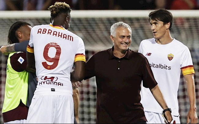 Có một Mourinho vui vẻ ở Roma