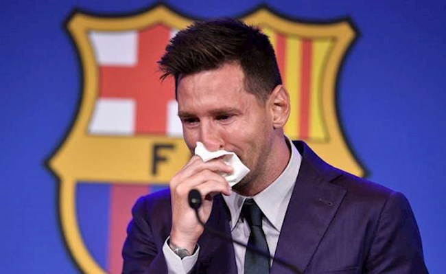 Hy sinh Messi và Griezmann, quỹ lương Barca vẫn “vượt rào”