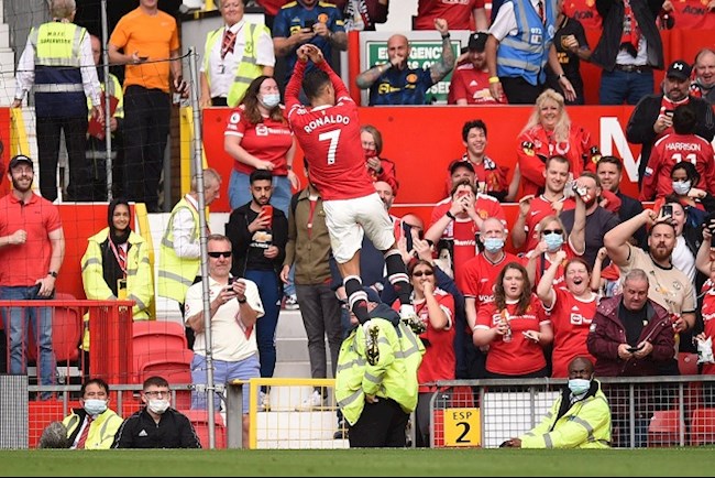 Ronaldo tỏa sáng trong trận ra mắt MU