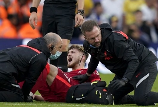 Harvey Elliott chan thuong 2